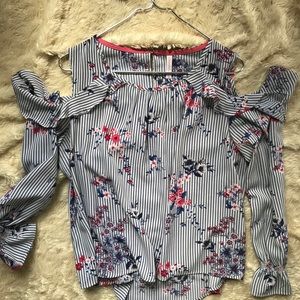 Peekaboo Sleeve Floral Top